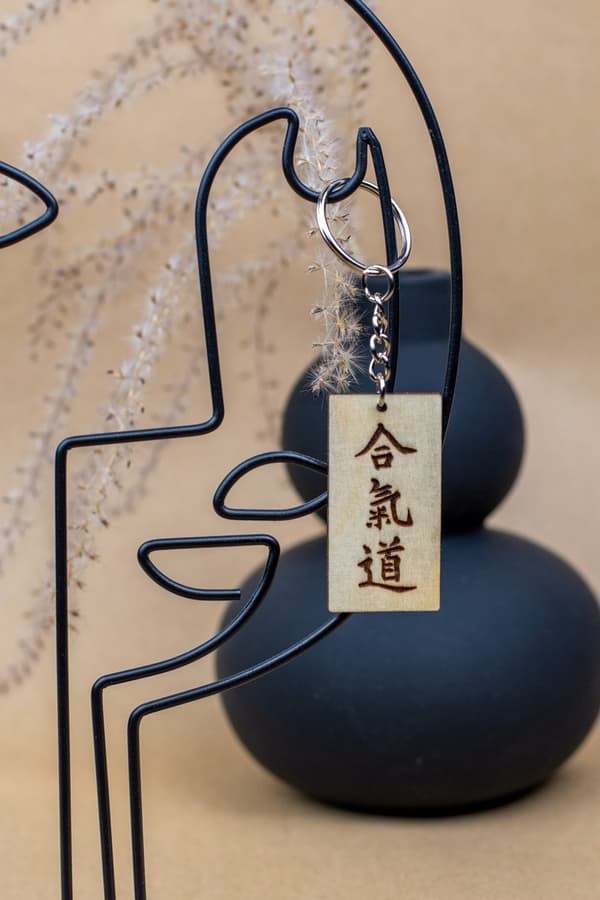 Aikido nyckelring 2,5x5 cm trä