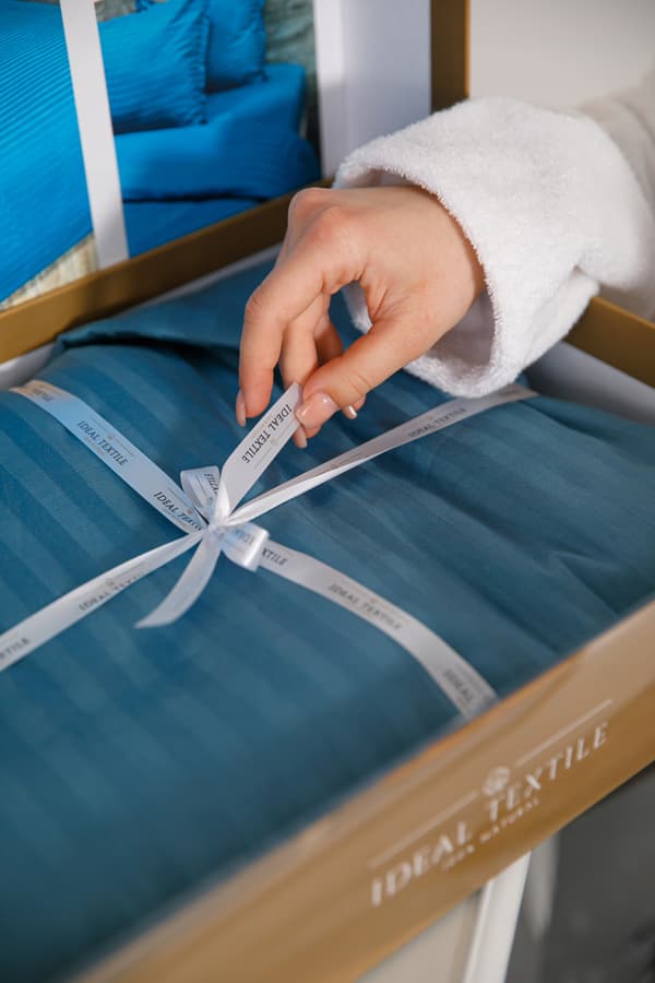 Premium blått satinbäddset 160x220 100% bomull