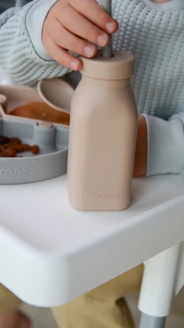 Silikon barnvattenflaska med sugrör och lock 200 ml 6m+ Beige