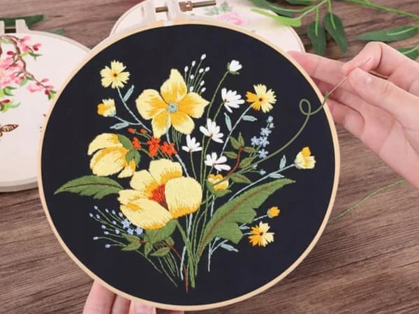 3-delt broderikit med gule blomster [D-ZH5]