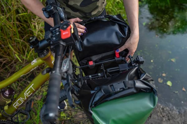 Rail System Dry 30 Sorte Panniers