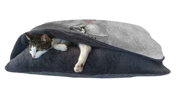 Sleeping Cat XL 60x45 -sänky peitolla