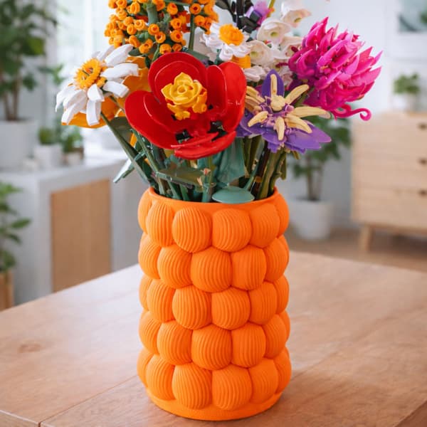 Dekorativ orange vas, strukturell, modern designskulptur