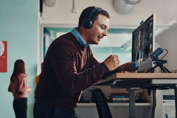 Poly Voyager Focus 2-M USB-CC Headset USB-C/A Adapter Opladningsstativ