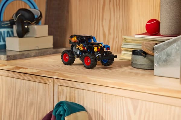 LEGO TECHNIC 42219 Monster Jam Grave Digger Ild og Is