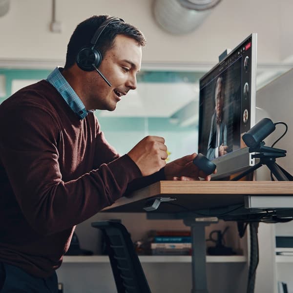 Poly Voyager Focus 2-M USB-CC Headset USB-C/A Adapter Opladningsstativ