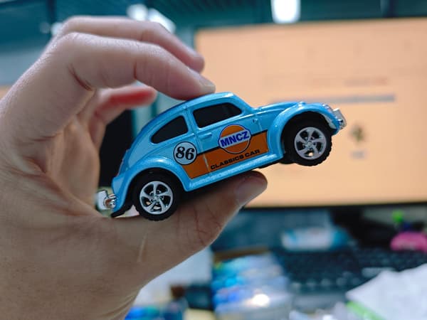 1:64 Speed ​​​​Mini terrängfjärrkontroll Billegering Cool belysning Stötdämpning Bordsdator Tävlingsleksak Liten present