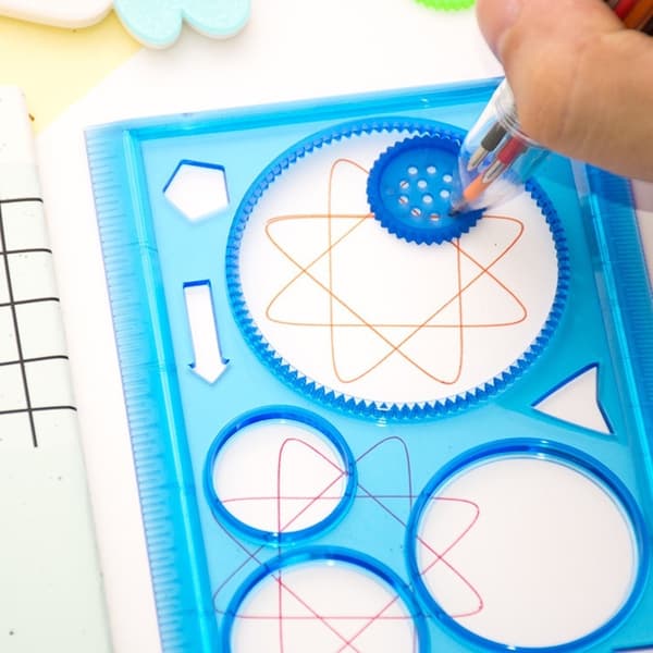Spirograf tegneskabelon - geometrisk kunstlegetøj til børn