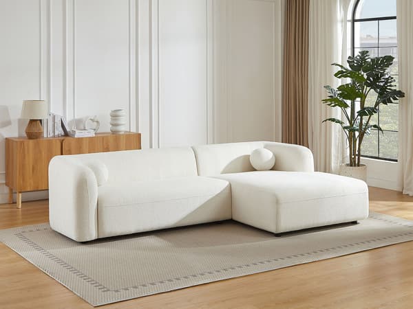 Vente-unique - Höger L-soffa i elfenbensvit bouclé-tyg OVOTAS