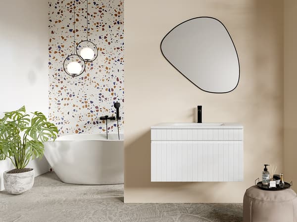 Vente-unique - Hängande badrumsmöbel med vit randig design - 80 cm - SATARA