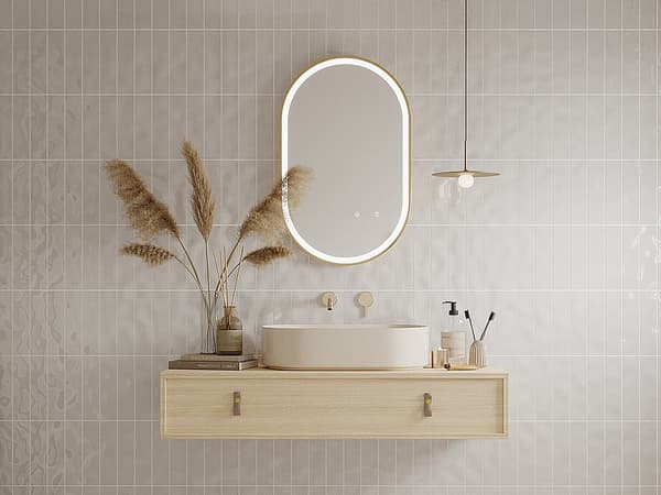 Vente-unique - Oval LED-badrumsspegel guldram imskydd 50 x 80 cm ALARICO