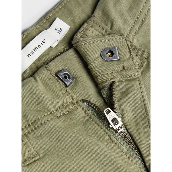 Barns kaki cargo byxor NAME IT Bamgo – 3 fickor + lårfickor, elastiska anklar, 98% bomull
