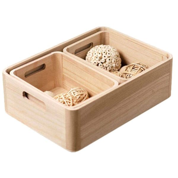 Set med tre korgar i trä