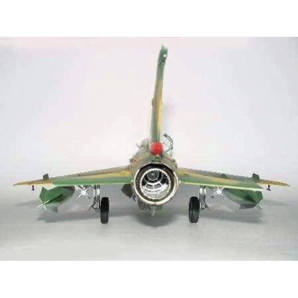 MIG-21 MF FISHBED J stridsflygplan - TRUMPETER - 1:32 modell
