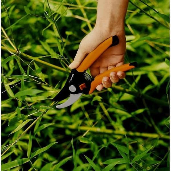 FISKARS Bi-material Ergo-plus sekatör Ø 18mm med rakt blad