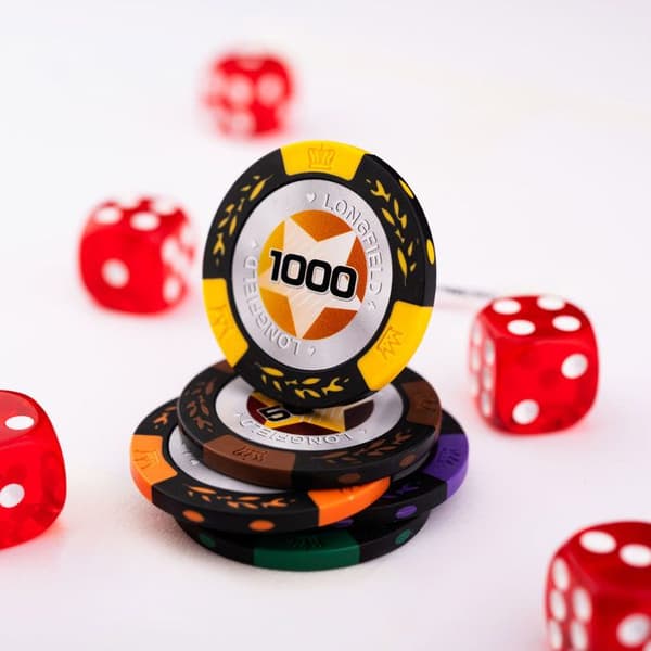 Pokerbox - Silvermetallfodral - 500 14g marker - 2 kortlekar - 5 tärningar - 3 knappar