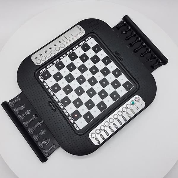ChessMan FX magnetiskt och elektroniskt schackspel