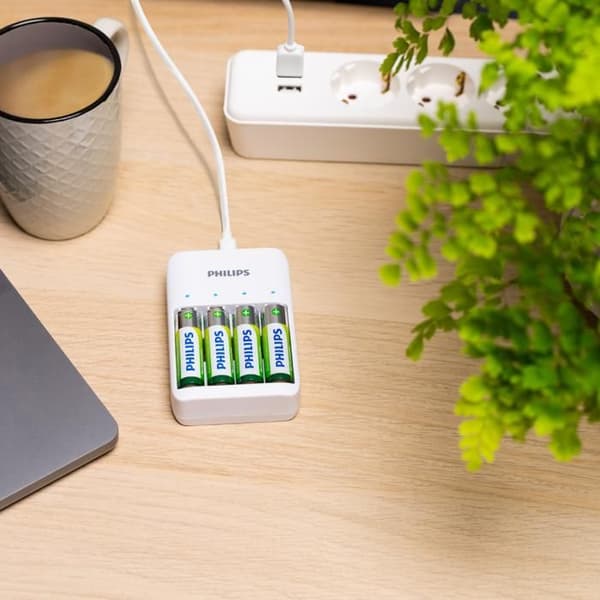 Pack med 4 uppladdningsbara Philips AAA LR03 700 mAh