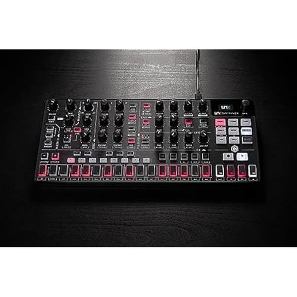 IK Multimédia UNO Synth Pro X Synthesizer