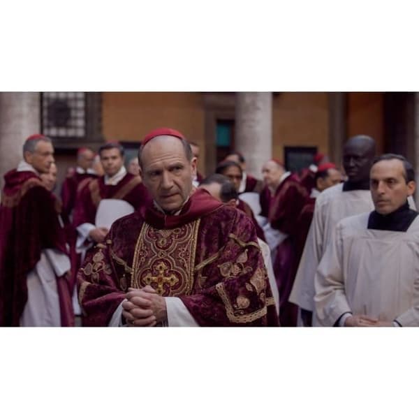 Blu-ray KONKLAV - Ralph Fiennes, Stanley Tucci