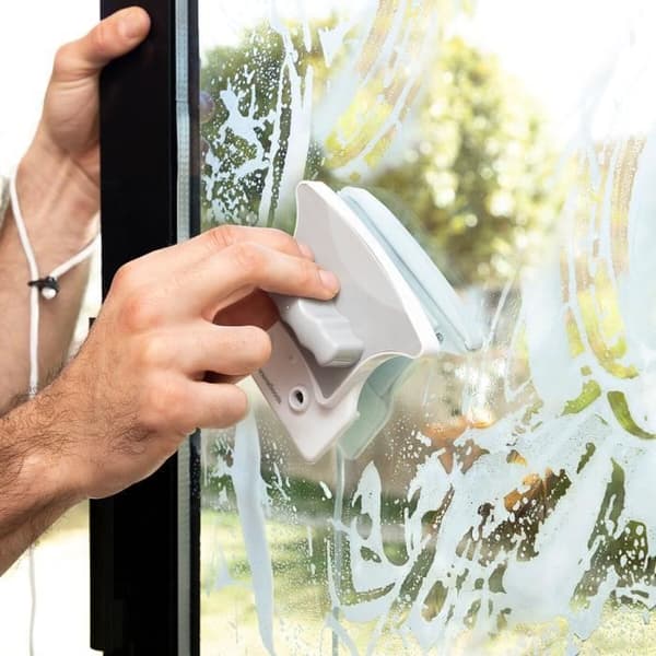 InnovaGoods Magly Magnetic Window Cleaner