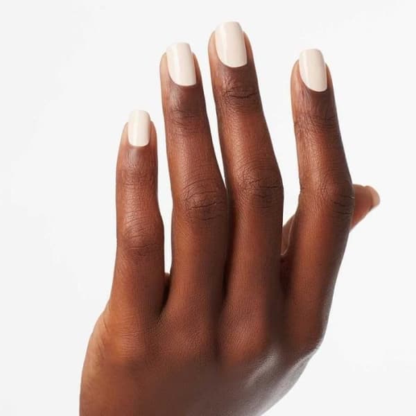 Nagellack - OPI - My Vampire is Buff - Vit - håller upp till 7 dagar - 15ml