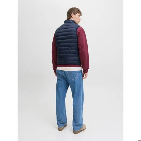 Jack & Jones Bradley Light är en ärmlös jacka