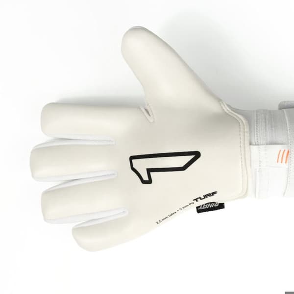 Rinat Kratos målvaktshandskar