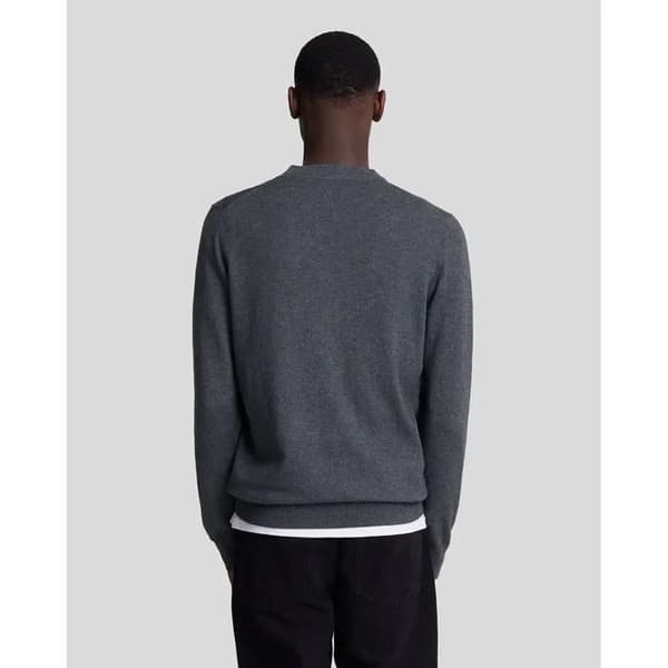 Rundhalsad tröja i merinoull Lyle & Scott