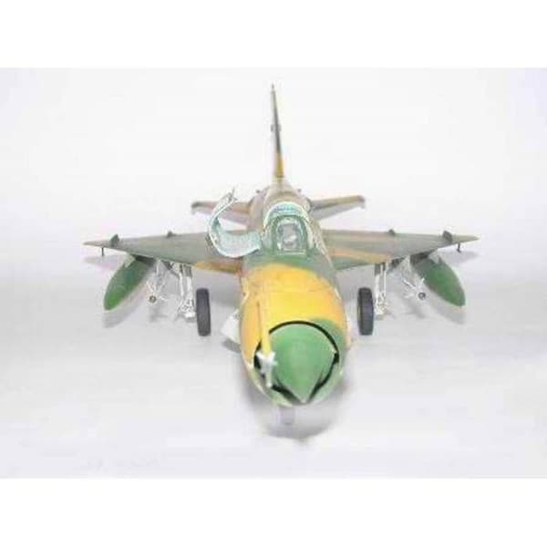 MIG-21 MF FISHBED J stridsflygplan - TRUMPETER - 1:32 modell