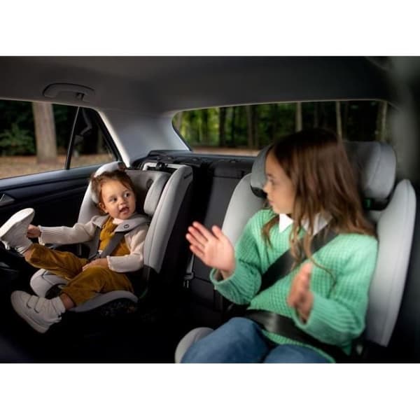 MAXI COSI Titan Plus i-Size evolving bilbarnstol, Grupp 1/2/3, Isofix, liggande