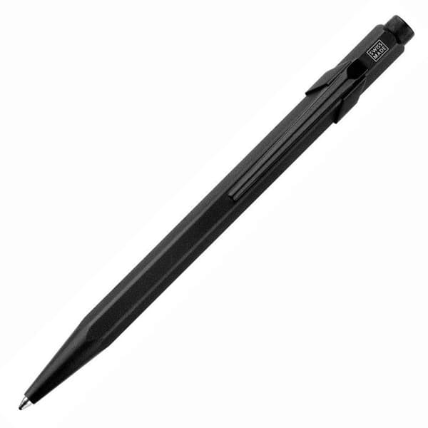 Kulspetspenna - Caran d'Ache - 849 Black Code - Svart - Påfyllningsbar - Medium spets