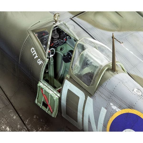 Modellflygplan - REVELL - Spitfire Mk.IXC - Plast - 154 delar - Svårighetsgrad 5/5