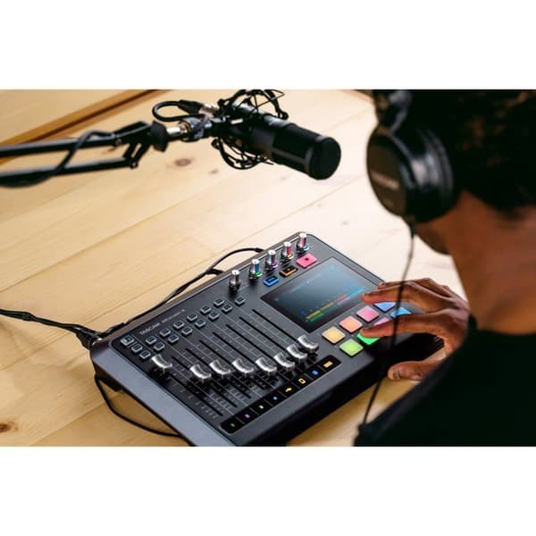 Mixerkonsol - TASCAM - MIXCAST 4 - 4 Mikrofoningångar - Multitracksinspelning - Bluetooth