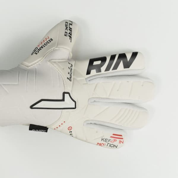 Rinat Kratos målvaktshandskar