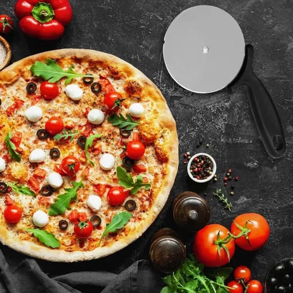 Set med pizzaplattor och hjul - FACKELMANN PROFESIONAL