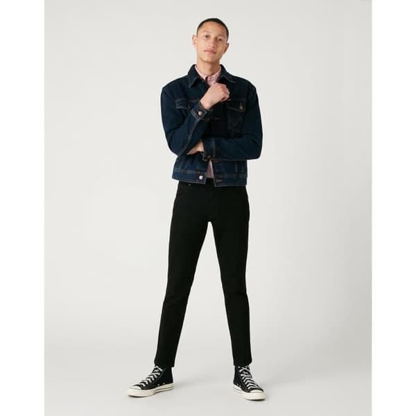 Greensboro Regular Straight Jeans - Wrangler - Svart - Herr