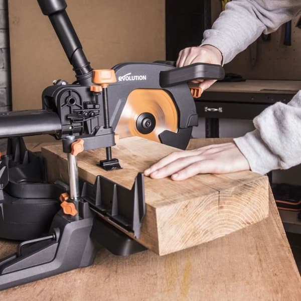 Evolution R255SMS+: TCT 255 mm multimaterial glidande geringssåg