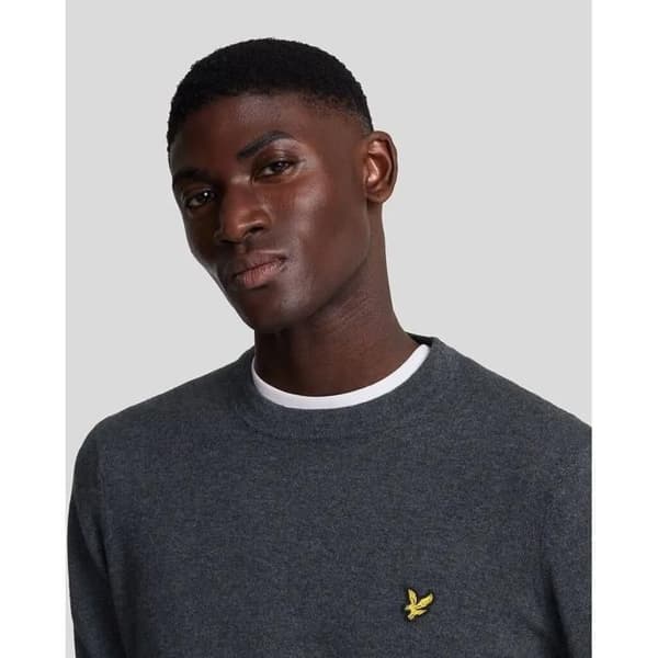 Rundhalsad tröja i merinoull Lyle & Scott
