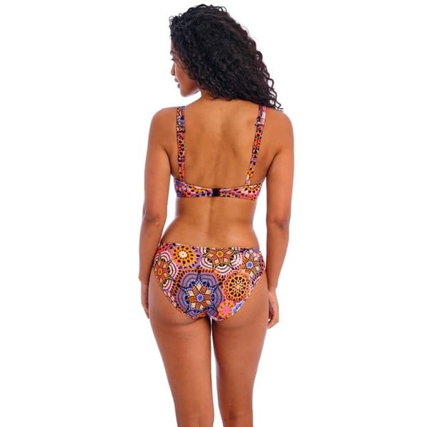 Bikinitopp dam Freya Santiago nights