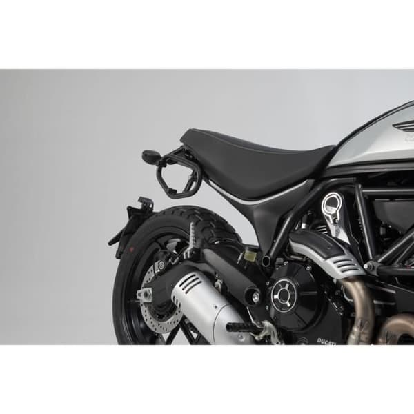 Ett par SW-Motech WP M/S sidoväskor. Ducati Scrambler (18-). - svart - 39L