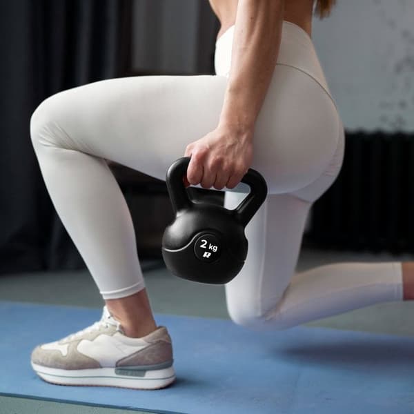 Kettlebell - REBEL - 4 kg - Viktskula - Svart - För magövningar