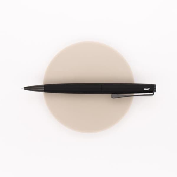 LAMY Studio LX All Black Reservoarpenna - Svart - Medium Spets - Påfyllningsbar - Ej raderbar