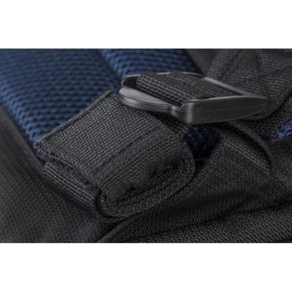RIVACASE ryggsäck - Svart - För 17,3" laptop - Högkvalitativ polyester - Ventilationssystem