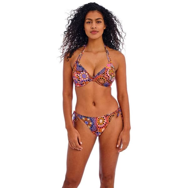 Bikinitopp dam Freya Santiago nights