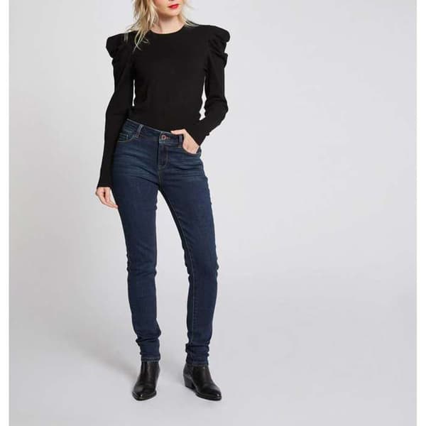 Enfärgad slim jeans