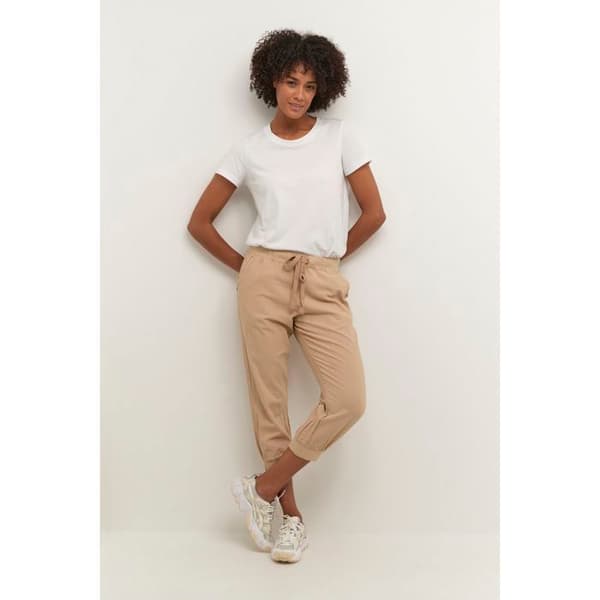 Kvinnor byxor KAFFE Naya Capri - Beige - Regular passform - Normal midja - Halvlång längd