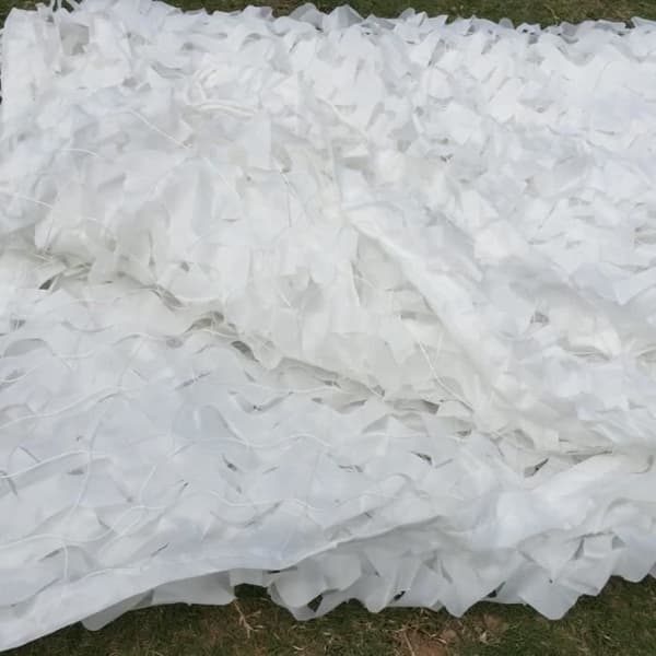 Snövit kamouflage-nät 3x4M (9,8x13ft)