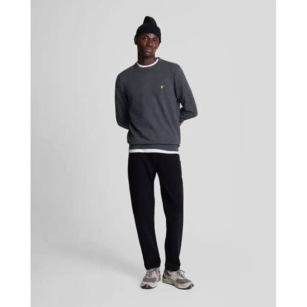 Rundhalsad tröja i merinoull Lyle & Scott