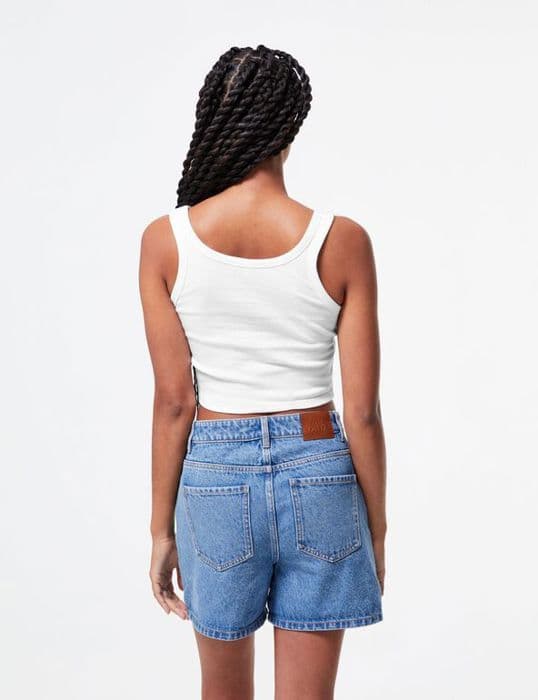 Kort mamma i jeans